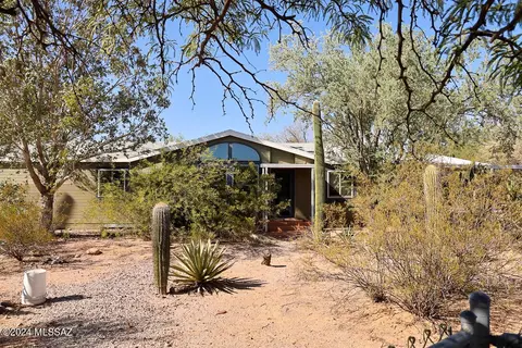 11056 W Panther Peak Dr, Tucson, AZ 85743