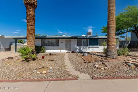 8257 E 19th St, Tucson, AZ 85710