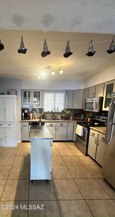 4988 N Plaza Amor, Tucson, AZ 85704
