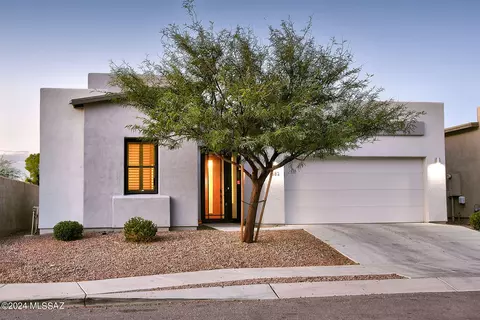 7582 E Chalkboard Ct, Tucson, AZ 85715