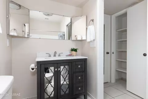 Bath - 10415 E Observatory Dr, Vail, AZ 85641 photo 1 of 4