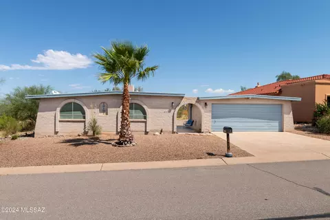 10415 E Observatory Dr, Vail, AZ 85641