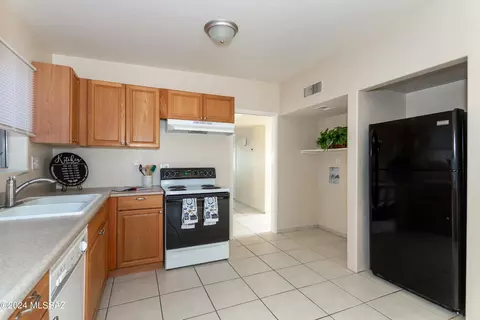 Kitchen - 10415 E Observatory Dr, Vail, AZ 85641 photo 1 of 3