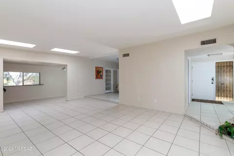 Living - 10415 E Observatory Dr, Vail, AZ 85641 photo 2 of 3