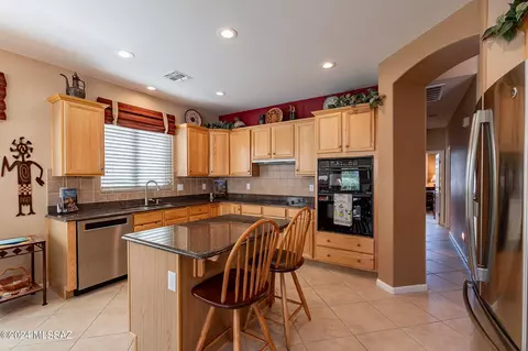 Kitchen - 63162 E Whispering Tree Ln, Saddlebrooke, AZ 85739 photo 2 of 6