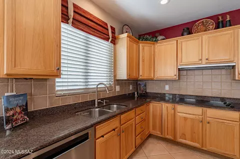 Kitchen - 63162 E Whispering Tree Ln, Saddlebrooke, AZ 85739 photo 3 of 6