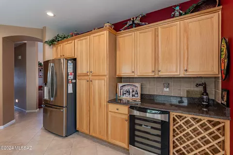 Kitchen - 63162 E Whispering Tree Ln, Saddlebrooke, AZ 85739 photo 5 of 6