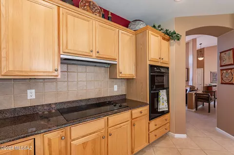Kitchen - 63162 E Whispering Tree Ln, Saddlebrooke, AZ 85739 photo 4 of 6