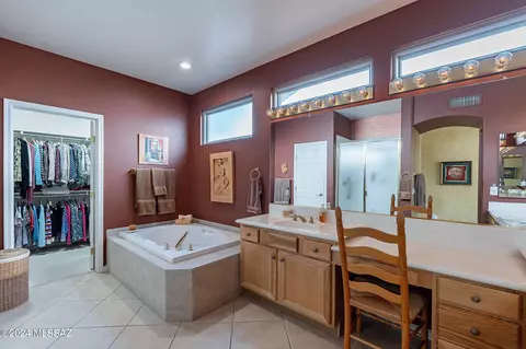 Bath - 63162 E Whispering Tree Ln, Saddlebrooke, AZ 85739 photo 2 of 4