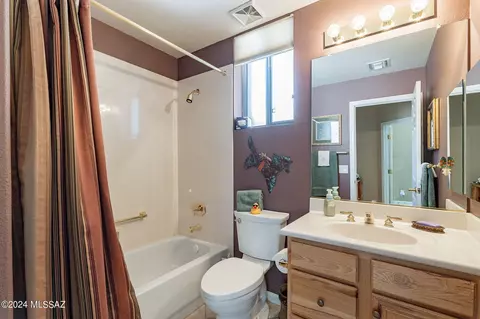 Bath - 63162 E Whispering Tree Ln, Saddlebrooke, AZ 85739 photo 4 of 4