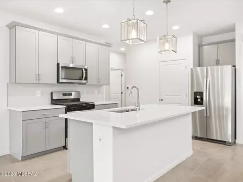 9944 N Solstice Ave, Tucson, AZ 85743