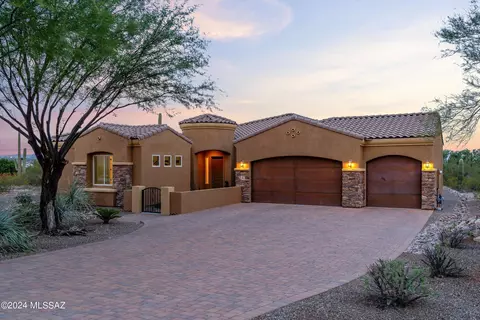 7260 N Silver Shadows Heights Pl, Tucson, AZ 85743