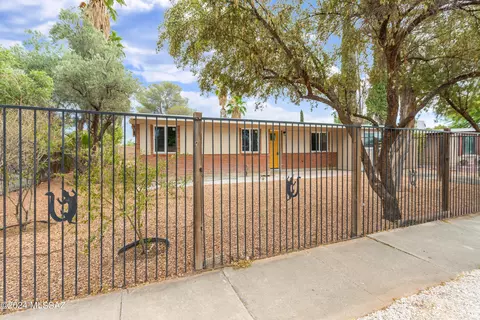 6994 E Lurlene Dr, Tucson, AZ 85730