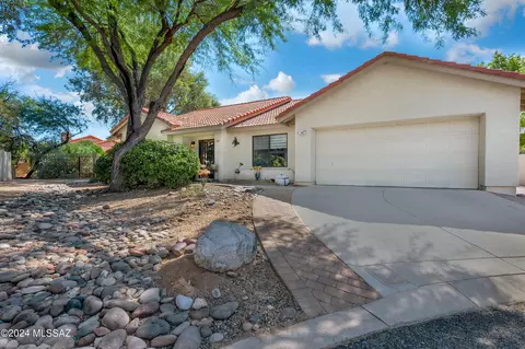 7680 E Dayview Cir, Tucson, AZ 85750