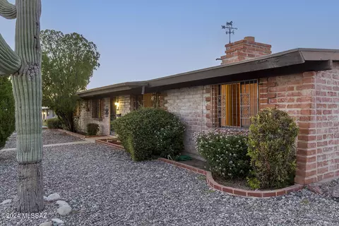 5261 E Rosewood St, Tucson, AZ 85711