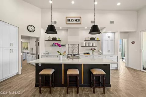 13123 E Molokai Ln, Vail, AZ 85641