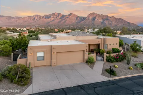 10910 N Stargazer Dr, Oro Valley, AZ 85737