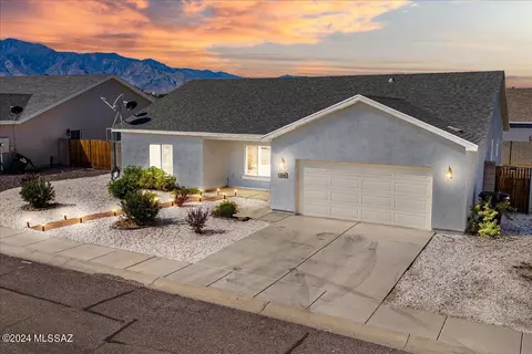 1596 Porter Ln, Thatcher, AZ 85552