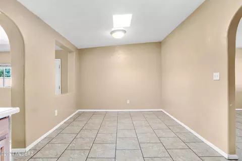 Dining - 3738 E Dover Stra, Tucson, AZ 85706 photo 1 of 2