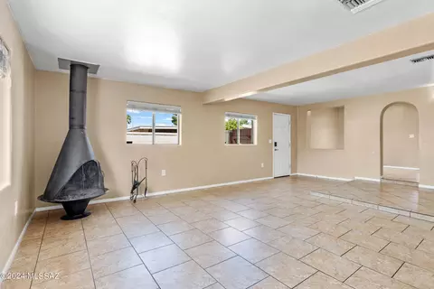 Living - 3738 E Dover Stra, Tucson, AZ 85706 photo 3 of 7