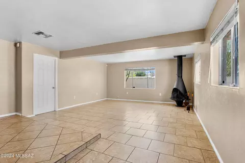 Living - 3738 E Dover Stra, Tucson, AZ 85706 photo 2 of 7