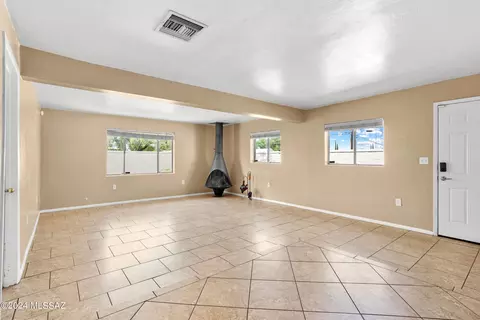 Living - 3738 E Dover Stra, Tucson, AZ 85706 photo 1 of 7