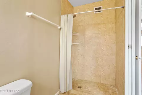Bath - 3738 E Dover Stra, Tucson, AZ 85706 photo 3 of 4
