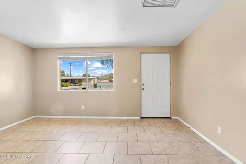 Living - 3738 E Dover Stra, Tucson, AZ 85706 photo 5 of 7