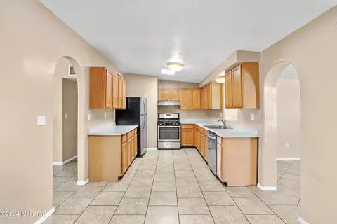 Kitchen - 3738 E Dover Stra, Tucson, AZ 85706 photo 1 of 3