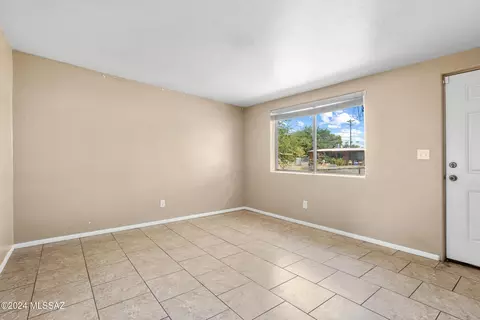 Living - 3738 E Dover Stra, Tucson, AZ 85706 photo 6 of 7