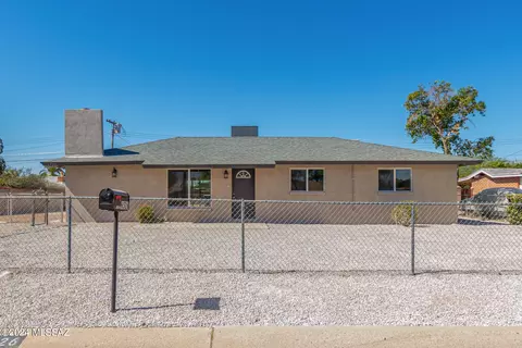 6526 E Calle Dened, Tucson, AZ 85710