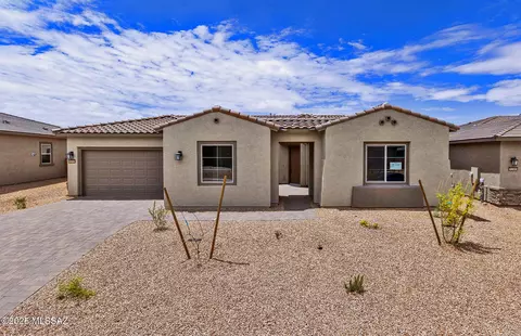 8257 S Silver Oak Dr, Tucson, AZ 85747