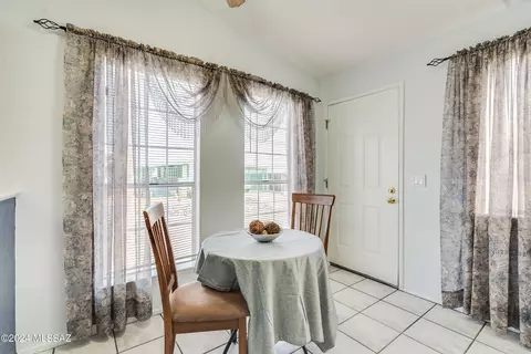 6144 S Foxhunt Dr, Tucson, AZ 85746