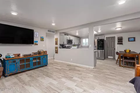 7934 E 20th Pl, Tucson, AZ 85710 photo 5