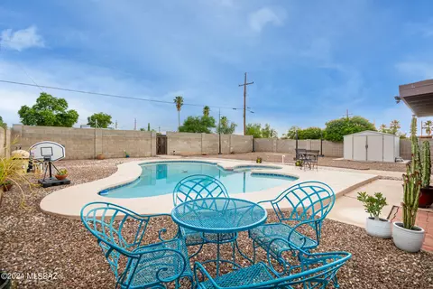 7934 E 20th Pl, Tucson, AZ 85710 photo 2