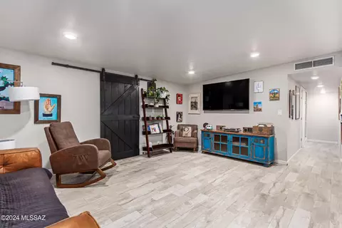 7934 E 20th Pl, Tucson, AZ 85710 photo 3