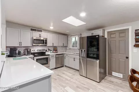 7934 E 20th Pl, Tucson, AZ 85710 photo 6