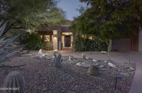 6439 N Desert Wind Cir, Tucson, AZ 85750