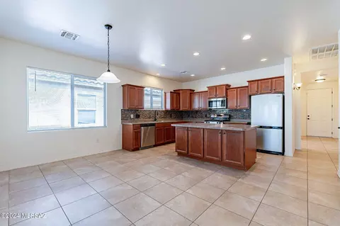 Kitchen - 12288 E Calle Riobamba, Vail, AZ 85641 photo 2 of 3
