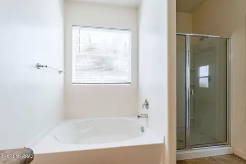 Bath - 12288 E Calle Riobamba, Vail, AZ 85641 photo 1 of 4