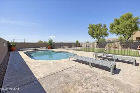 Exterior - 7648 S Lions Spring Way, Tucson, AZ 85747 photo 7 of 9