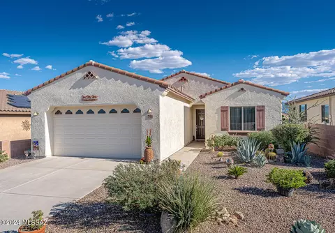 796 N Cam Cerro La Silla, Green Valley, AZ 85614