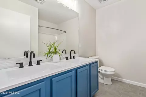 Bath - 17084 S Mesa Shadows Dr, Vail, AZ 85641 photo 2 of 3