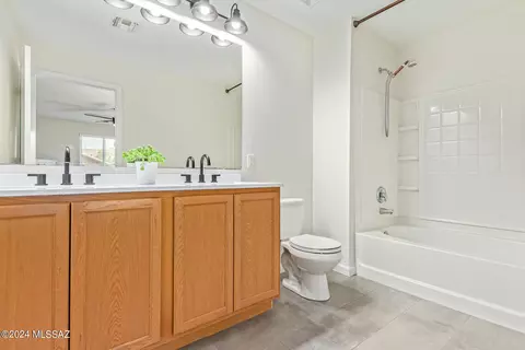 Bath - 17084 S Mesa Shadows Dr, Vail, AZ 85641 photo 1 of 3