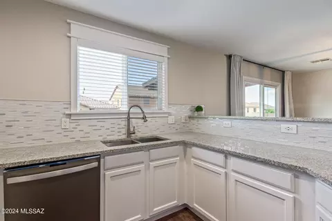 Kitchen - 17084 S Mesa Shadows Dr, Vail, AZ 85641 photo 3 of 3