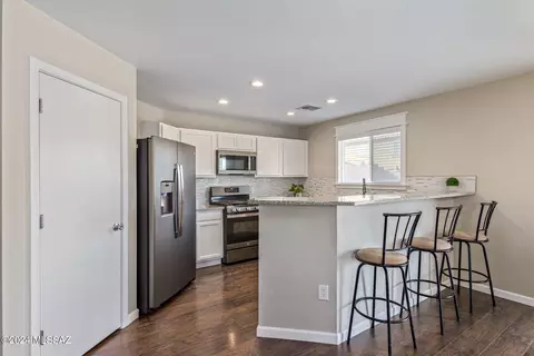 Kitchen - 17084 S Mesa Shadows Dr, Vail, AZ 85641 photo 1 of 3