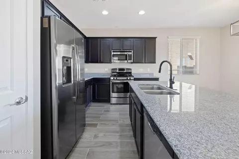 Kitchen - 7971 S Dolphin Way, Tucson, AZ 85756 photo 2 of 3