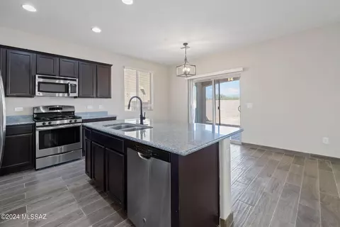 Kitchen - 7971 S Dolphin Way, Tucson, AZ 85756 photo 3 of 3