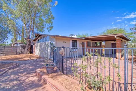 Exterior - 3533 E 27th St, Tucson, AZ 85713 photo 7 of 22
