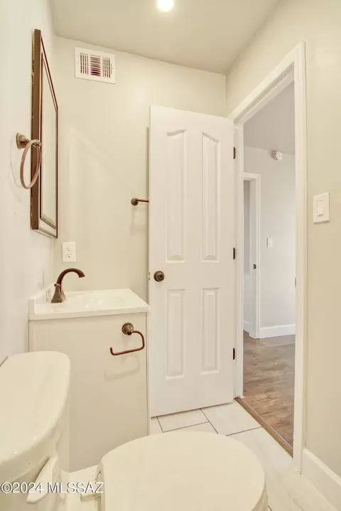 Bath - 3533 E 27th St, Tucson, AZ 85713 photo 6 of 6